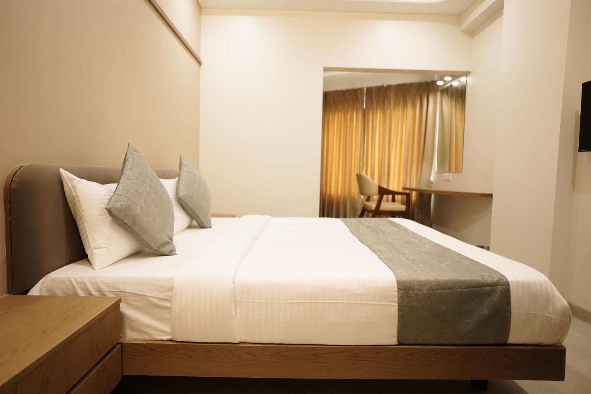 A Square Executive Hotel Aurangabad  Eksteriør billede